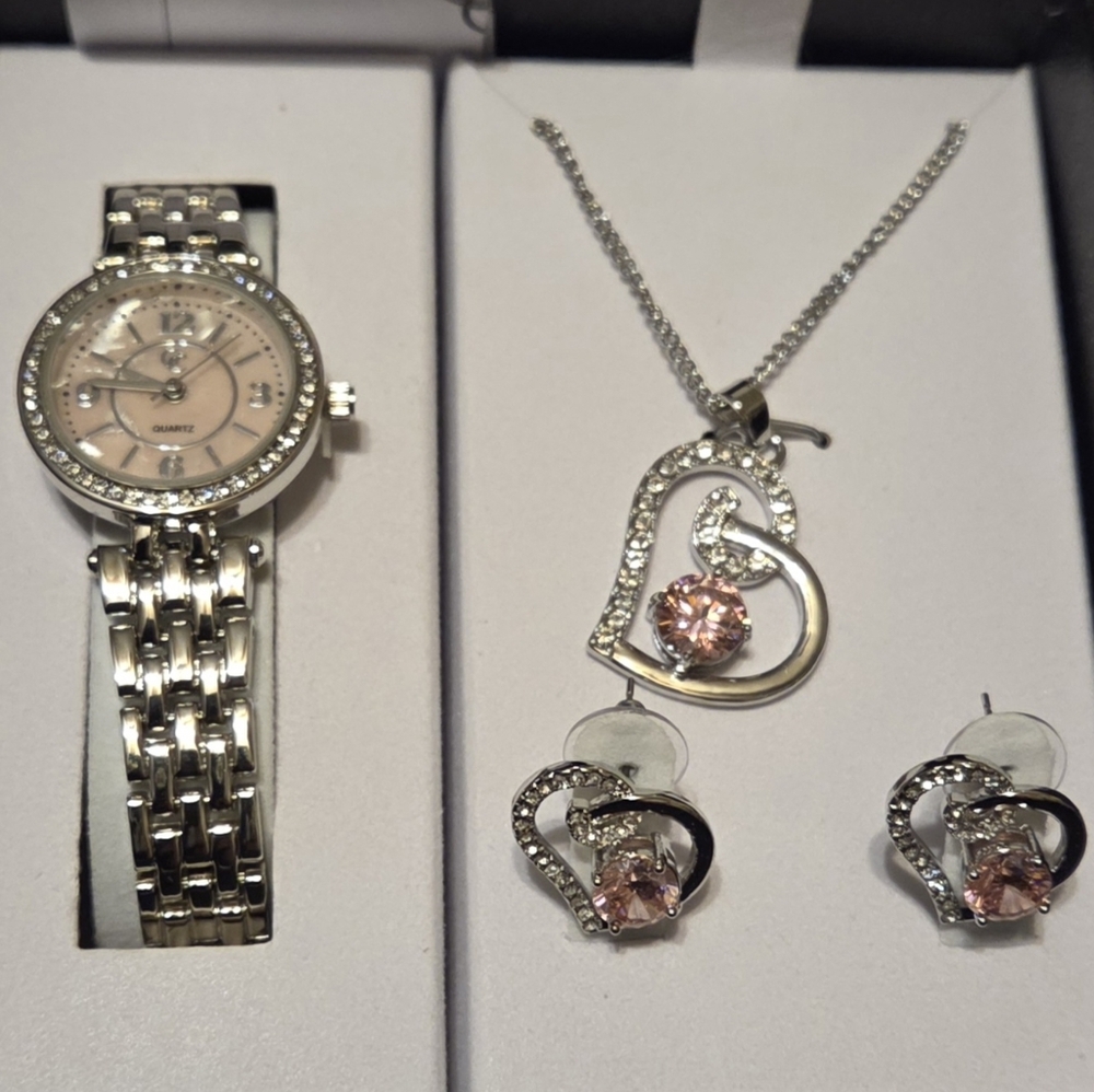 Vtg Gold Coast Women's Watch with Matching Necklace and Earrings